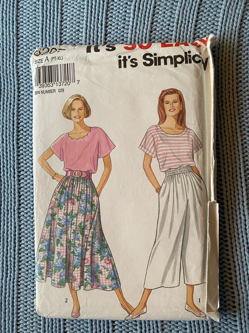 Simplicity 8267 Skirt top pants pattern